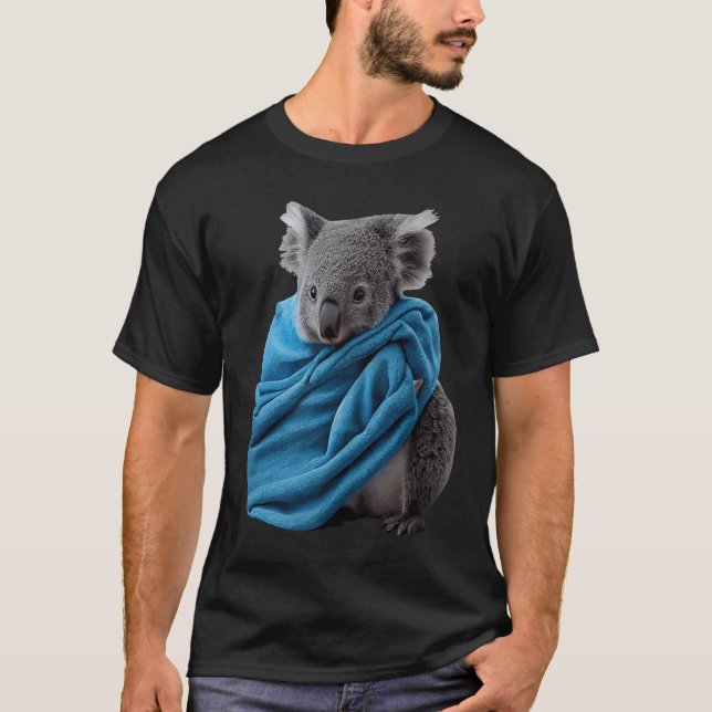 Cute Koala Animal Cuddling with Blue Blanket Koala T-Shirt (Vorderseite)