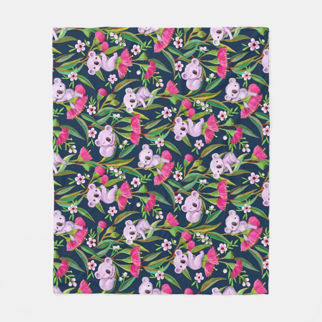 Cute Koalas Pale Lilac on Pink Eucalyptus Flowers Fleecedecke (Vorderseite)