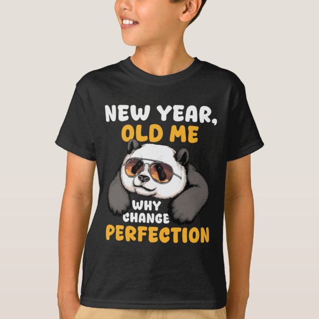 Cute Lazy Panda New Year Old Me 2026 Funny Sarcast T-Shirt (Vorderseite)