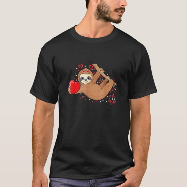 Cute Lazy Sloth Holding Heart Love Sloth Valentine T-Shirt (Vorderseite)