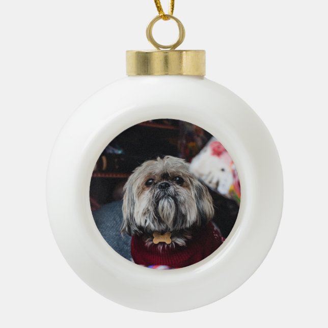 Cute lhasa apso puppy at Christmas b Keramik Kugel-Ornament (Vorderseite)