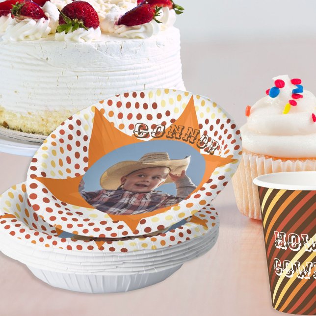 Cute little cowboy western polka dot birthday pappteller (Celebrate your little cowboy with his photo on a paper bowl)