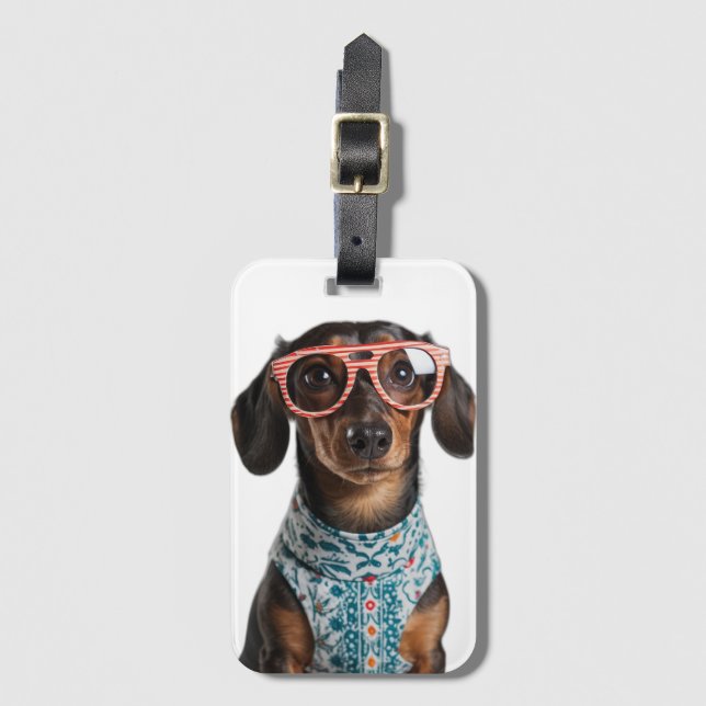 Cute Little Dachshund With Red Glasses Gepäckanhänger (Vorderseite Vertikal)