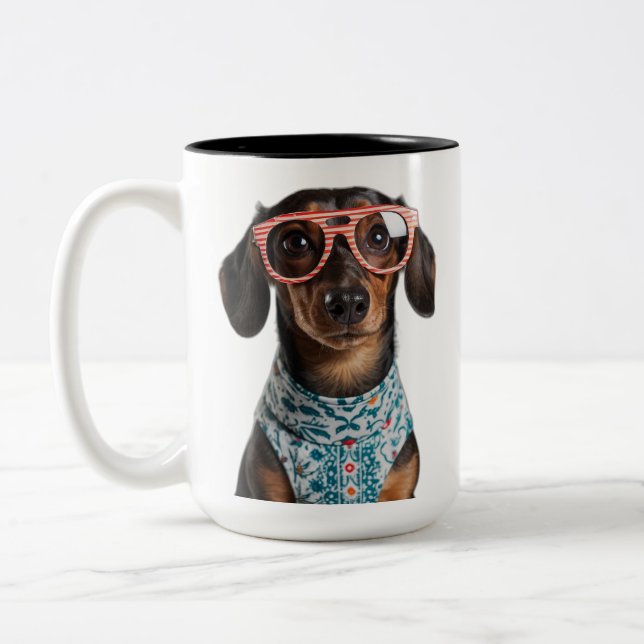 Cute Little Dachshund With Red Glasses Zweifarbige Tasse (Links)