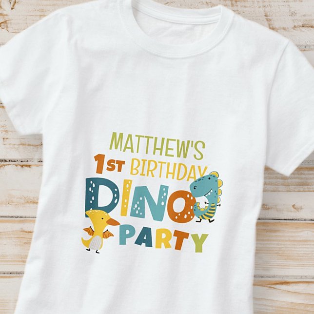 Cute Modern Dino Dinosaur Kid's Birthday Party T-Shirt (Von Creator hochgeladen)