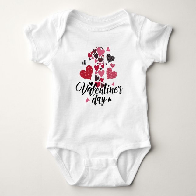 CUTE MY FIRST VALENTINES DAY SAYING BABY STRAMPLER (Vorderseite)