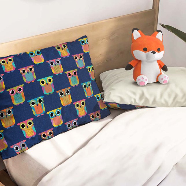 Cute Owl Pattern on Blue Kissenbezug (Von Creator hochgeladen)