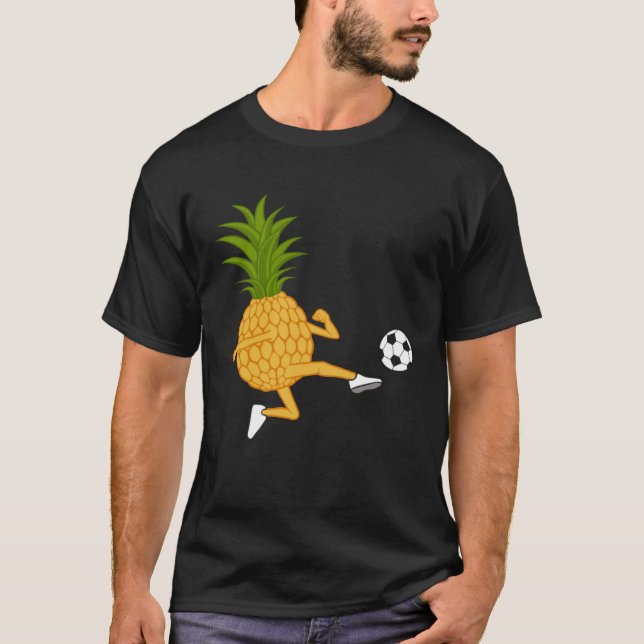 Cute Pineapple Kicking Ironic Summer Fruits T-Shirt (Vorderseite)