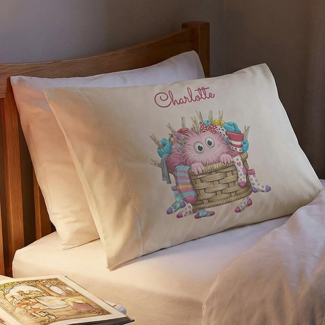 Cute Pink Fluffy Sock Monster Kids Design Kissenbezug (Von Creator hochgeladen)