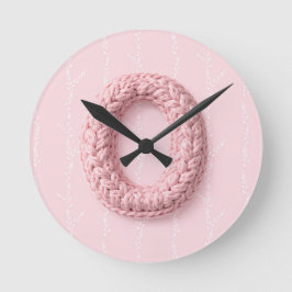 Cute pink O monogram initial crocheted letter boho Runde Wanduhr