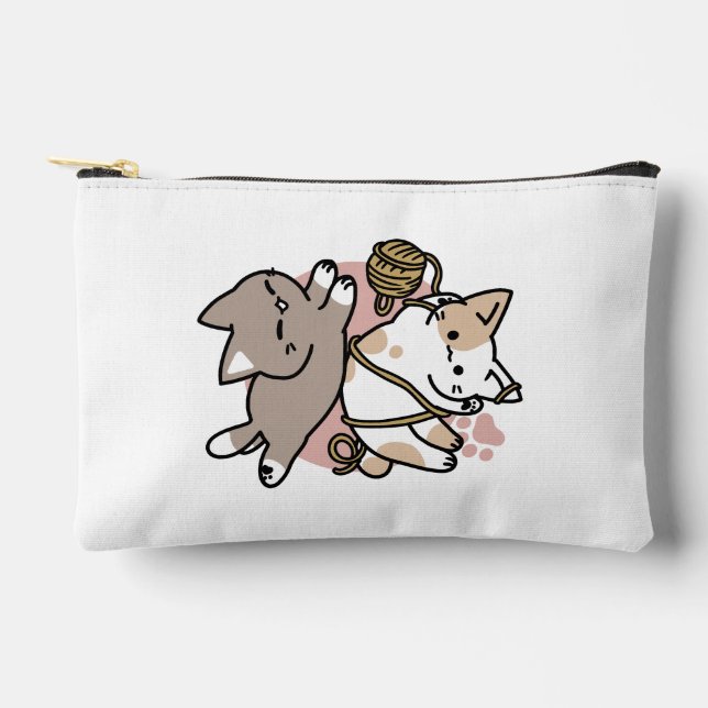 Cute Playful Cats Design – Fun Paws and Play Art Zubehörtasche (Vorderseite)