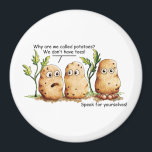Cute Potatoes Has Toes Funny Potato Pun Magnet<br><div class="desc">Niedliche und lustige Potato Cartoon/Comic Illustration. Warum nennen wir Kartoffeln? Wir haben keine Zehen. Man hat große Füße mit großen Zehen und sagt: Sprich für dich selbst. Hübsche braune Kartoffeln Zeichnend Kunstdesign. Humorales grafisches Bild. Zeichn von Donna Léger von Irony Designs.</div>