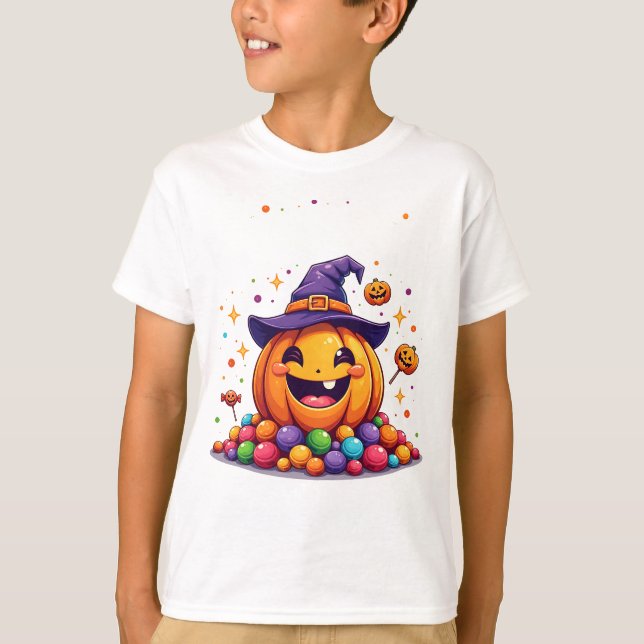Cute Pumpkin Candy Pile Halloween T-Shirt (Vorderseite)