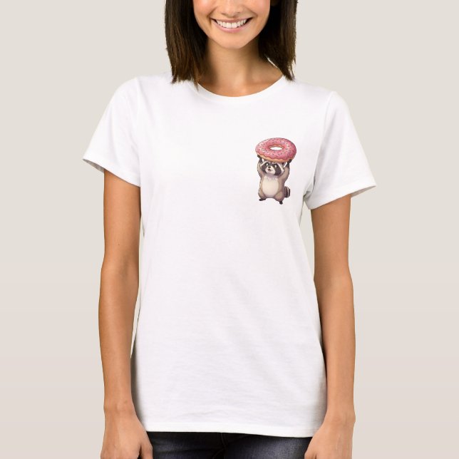Cute Raccoon Lifting Giant Pink Glazed Donut T-Shirt (Vorderseite)