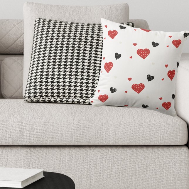 Cute Red and Black Polka Dot Hearts Throw Pillow Kissen (Von Creator hochgeladen)