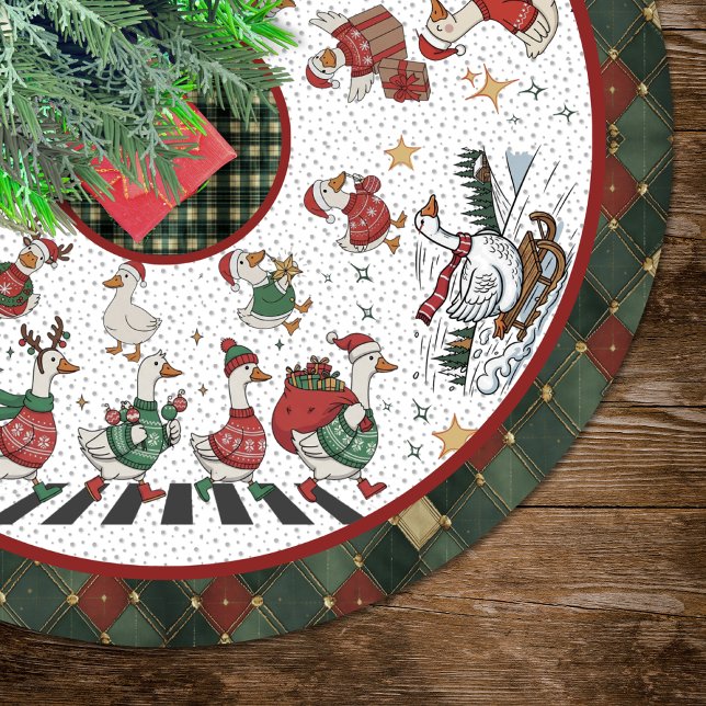 Cute Red Green Silly Goose Christmas Polyester Weihnachtsbaumdecke (Von Creator hochgeladen)