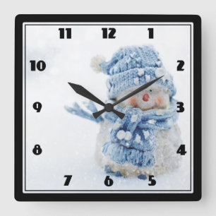 Cute Snowman in Winter Photograph Christmas Quadratische Wanduhr