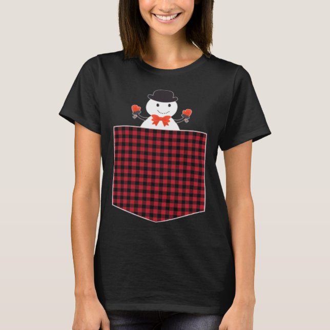 Cute Snowman Inside Buffalo Plaid Pocket Holiday C T-Shirt (Vorderseite)
