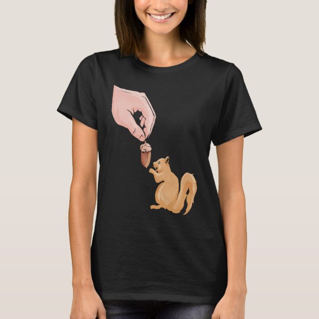 Cute Squirrel Feeding  Food Squirrel Cute Animal T-Shirt (Vorderseite)