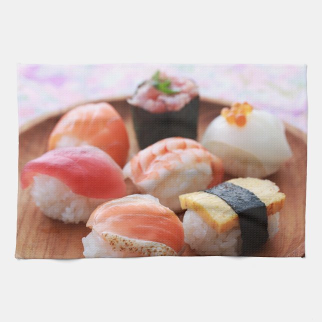 Cute Sushi Bites on Wooden Plate Geschirrtuch (Horizontal)
