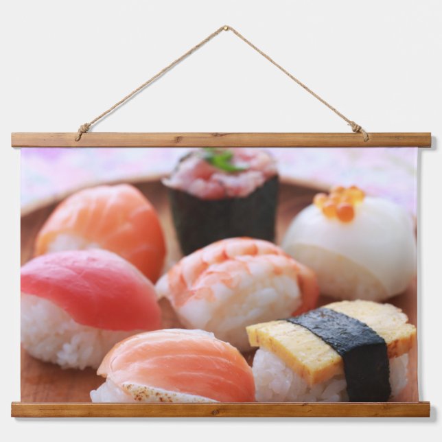 Cute Sushi Platter Tapestry – Japanese Delight Wandteppich Mit Holzrahmen (Vorne)