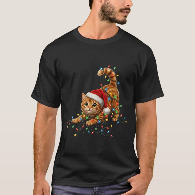 Cute Tabby Cat Christmas Funny Lights Xmas Cat In  T-Shirt (Vorderseite)