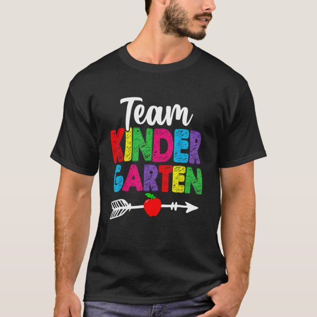 Cute Team Kindergarten Teacher Students Funny Back T-Shirt (Vorderseite)