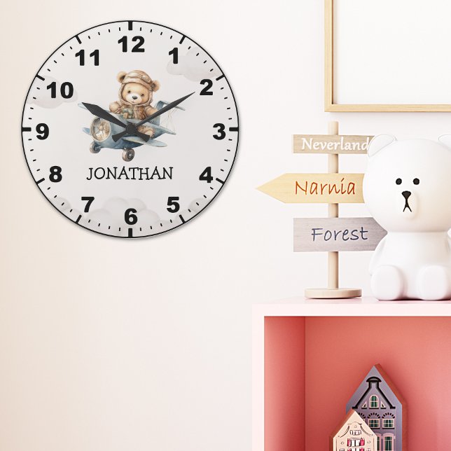 Cute Teddy Bear Pilot in a Sky Adventure Große Wanduhr (Von Creator hochgeladen)