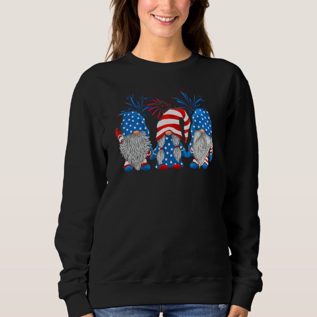 Cute Three Gnomes American USA Flag Fireworks 4th  Sweatshirt (Vorderseite)
