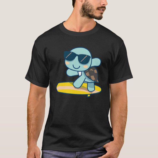 Cute turtle wearing sunglasses on surfboard T-Shirt (Vorderseite)