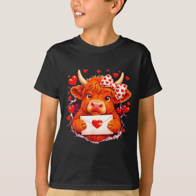 Cute Valentine Highland Cow With Heart Bow Western T-Shirt (Vorderseite)