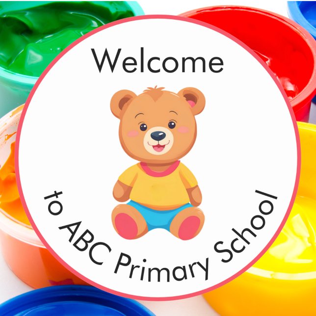 Cute Willkommen bei Teddy Bärenkindern der Grundsc Runder Aufkleber (A welcome to school sticker with cute teddy bear picture and custom text)