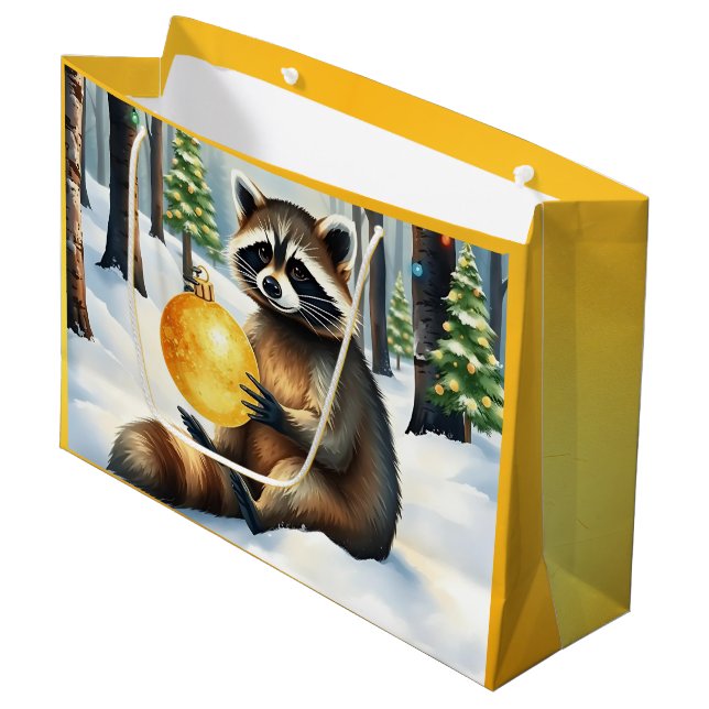Cute Winter Raccoon with Gold Ornament Christmas Große Geschenktüte (Vorderseite Schrägansicht)