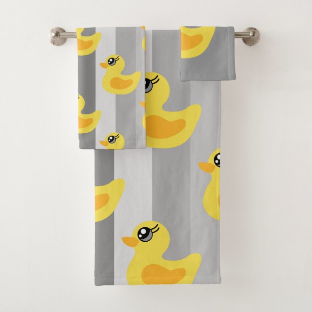 Cute yellow ducks on grey stripes badhandtuch set (Insitu)