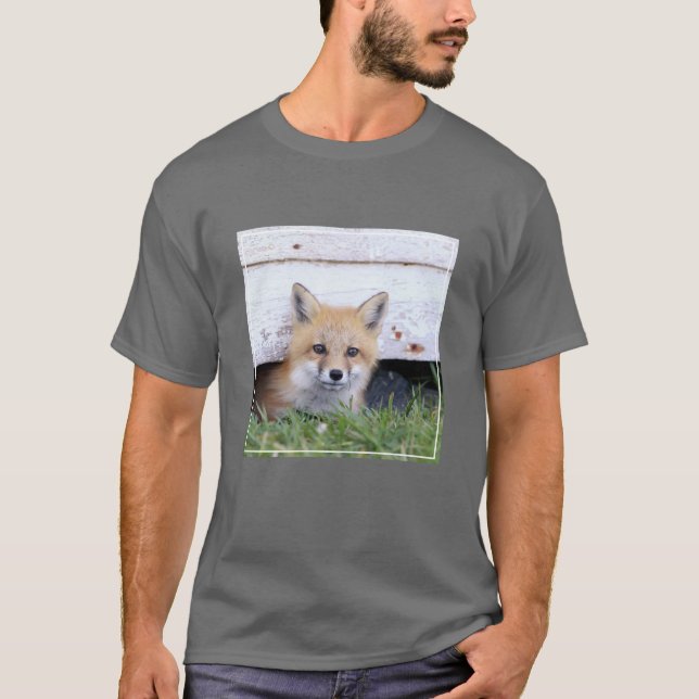 Cutest Baby Animals | Red Fox Kit Peeking T-Shirt (Vorderseite)