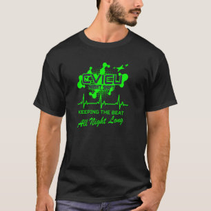 CVICU-Nachtschwester Arzt hält den Beat Co T-Shirt