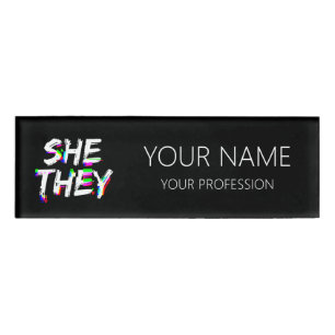 Cyber Glitch Sie sie Pronouns Namenschild