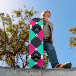 Cyberpunk Synthwave-Muster Fuchsia Türkis Skateboard