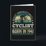 Cyclist geboren 1941 80. Geburtstagsgeschenk Fahrr Karte<br><div class="desc">Unterschätzen Sie niemals einen Radfahrer,  der 1941 geboren war. Für Radfahrer,  die Liebe zum Radfahren,  Radfahren,  Rad fahren und Mountainbiken haben. Sonniger 80. Geburtstag,  Vatertag oder Weihnachtsgeschenk für Männer,  Frauen.</div>