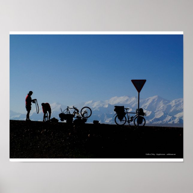 Cyclotourisme au Kirghizistan Poster (Vorne)