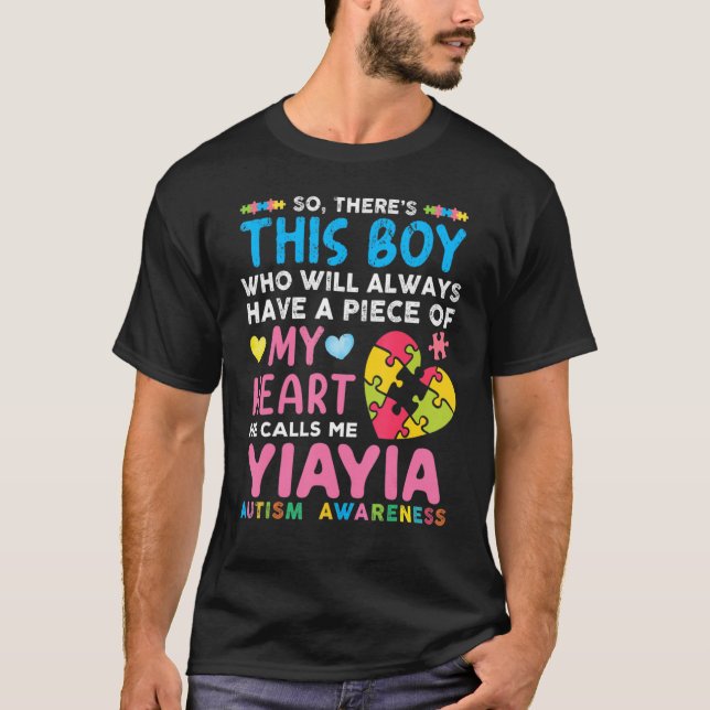 Da ist dieser Junge, den er mich Yiayia Autism Awa T-Shirt (Vorderseite)