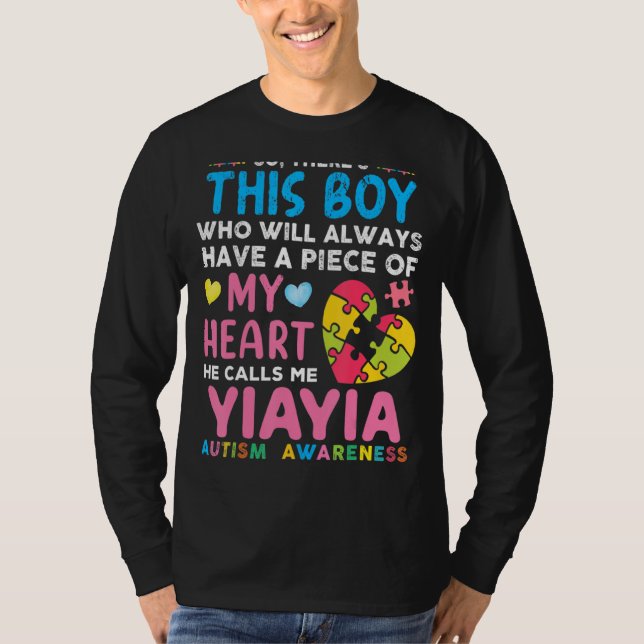 Da ist dieser Junge, den er mich Yiayia Autism Awa T-Shirt (Vorderseite)