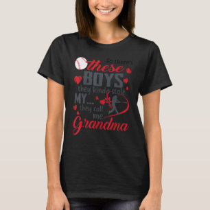 Da ist Junge, den sie Kinda gestohlen haben, nennt T-Shirt