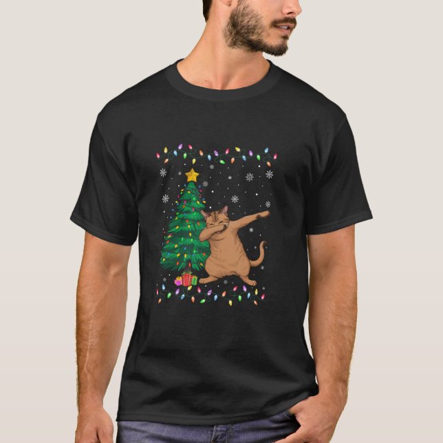 Dabbing Abyssinian Cat Xmas Tree Lights Ugly Chris T-Shirt (Vorderseite)