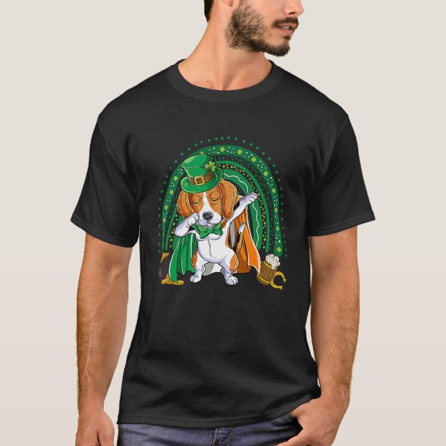 Dabbing Beagle St Patrick's Day Leprechaun Rainbow T-Shirt (Vorderseite)