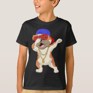 Dabbing Bulldog mit Baseballkappenschirmen und T-Shirt