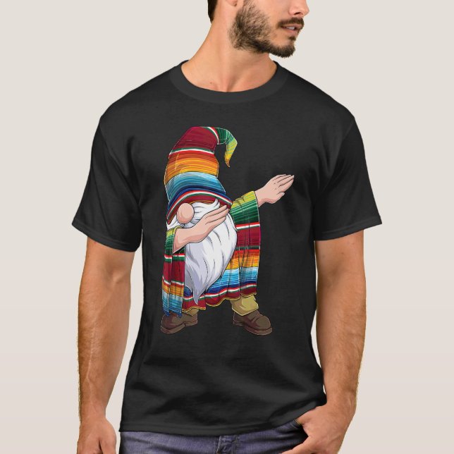 Dabbing Gnome Cinco De Mayo Poncho Mexican Serape T-Shirt (Vorderseite)