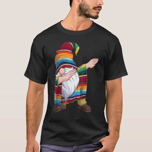 Dabbing Gnome Cinco De Mayo Poncho Mexican Serape T-Shirt (Vorderseite)