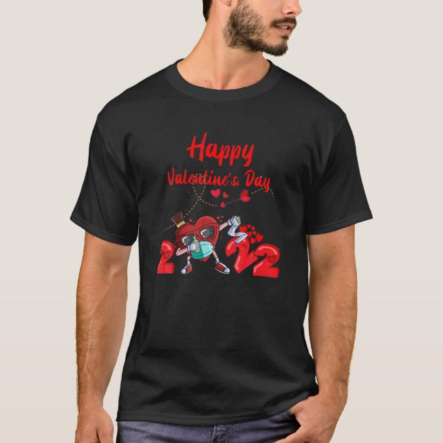 Dabbing Heart In A Mask Happy Valentines Day 2022 T-Shirt (Vorderseite)