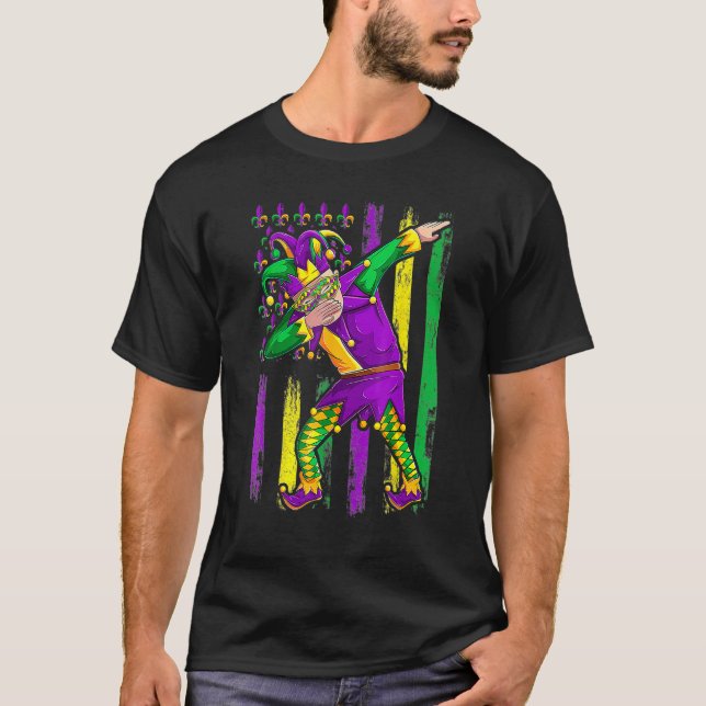 Dabbing Jester Mardi Gras Mask Flag Outfit For Men T-Shirt (Vorderseite)
